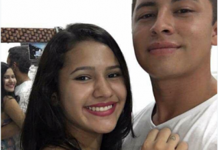 viral photo, couple's creepy selfie