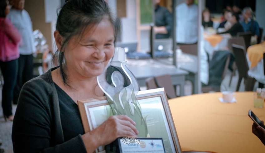 Marites Castro gets award for Beyond Ordinary by Rotary Club of Baguio South